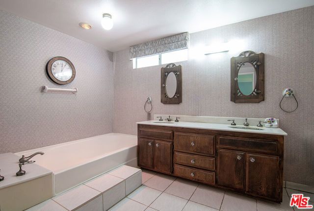 3525 Eddingham Avenue, Calabasas, CA 91302