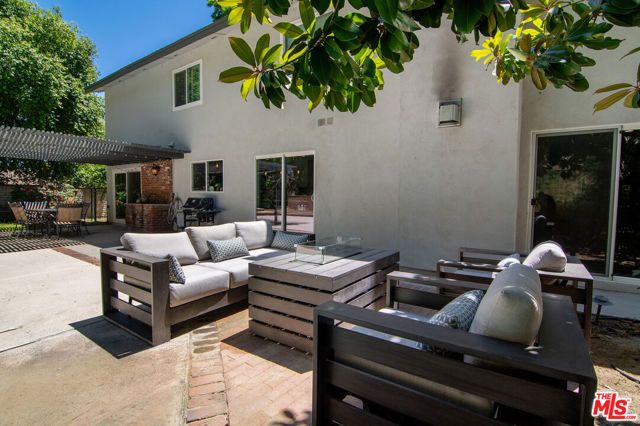 3525 Eddingham Avenue, Calabasas, CA 91302