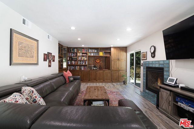 3525 Eddingham Avenue, Calabasas, CA 91302