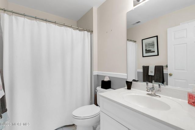 12 Windward Way, Red Bank, NJ 07701