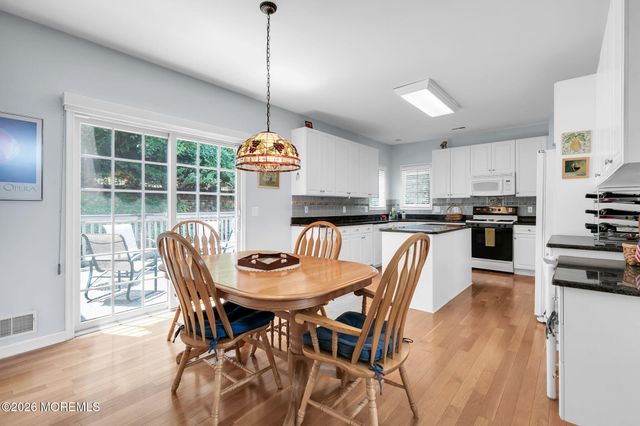 12 Windward Way, Red Bank, NJ 07701
