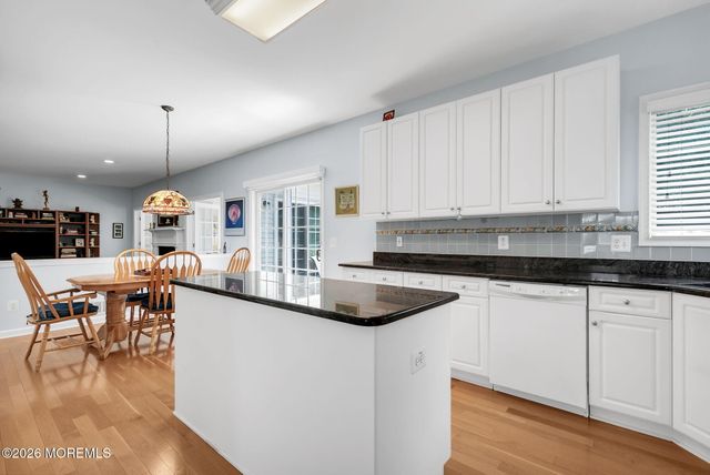 12 Windward Way, Red Bank, NJ 07701