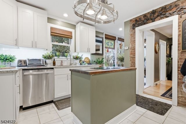 30 Swan St, Lambertville City, NJ 08530