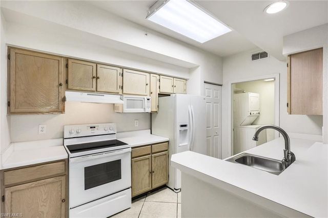 4620 Saint Croix LN # 911, Naples, FL 34109