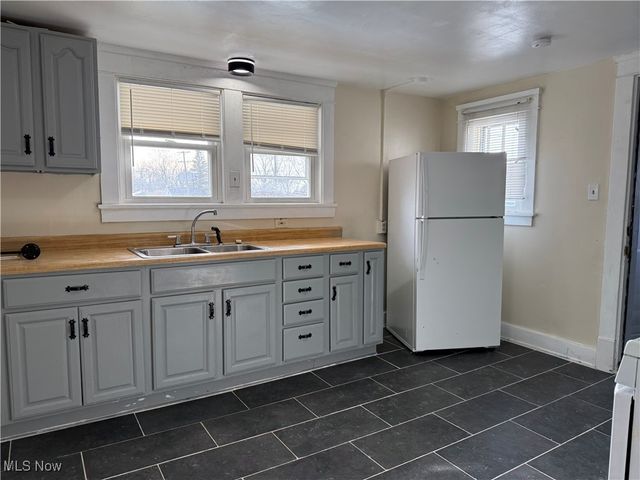 838 Woodbine Avenue SE, Warren, OH 44484