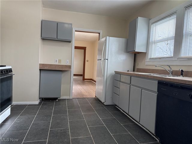 838 Woodbine Avenue SE, Warren, OH 44484