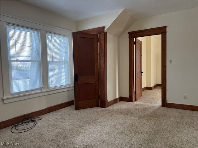 838 Woodbine Avenue SE, Warren, OH 44484