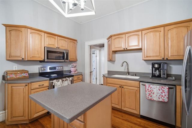 1201 W REYNOLDS STREET, Plant City, FL 33563