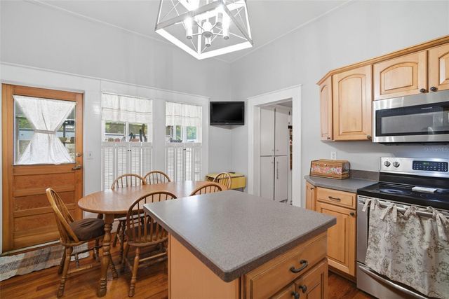 1201 W REYNOLDS STREET, Plant City, FL 33563