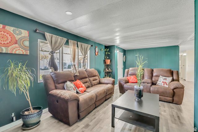 286 N LIONEL ST, North Salt Lake, UT 84054