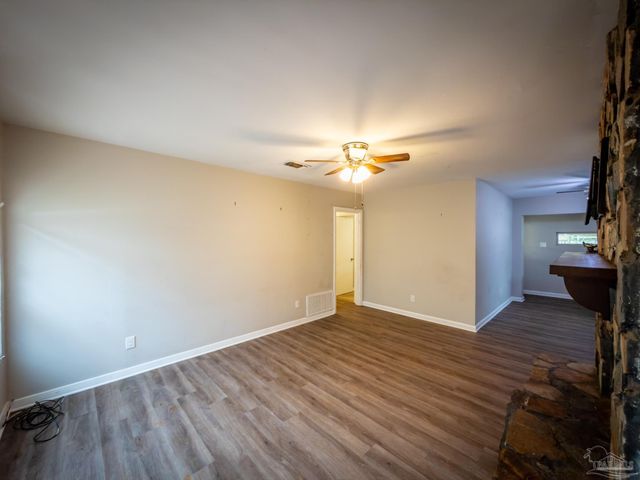 911 Springbrook Ave, Pensacola, FL 32505