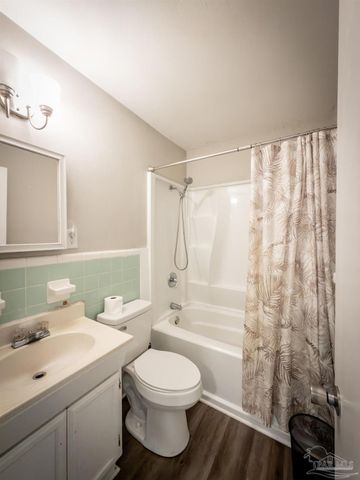 911 Springbrook Ave, Pensacola, FL 32505