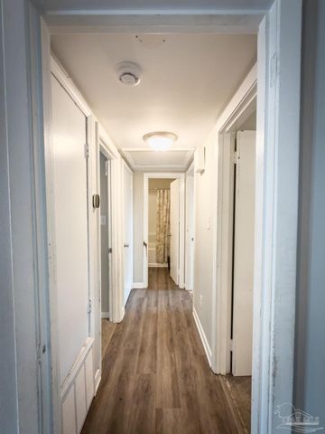 911 Springbrook Ave, Pensacola, FL 32505