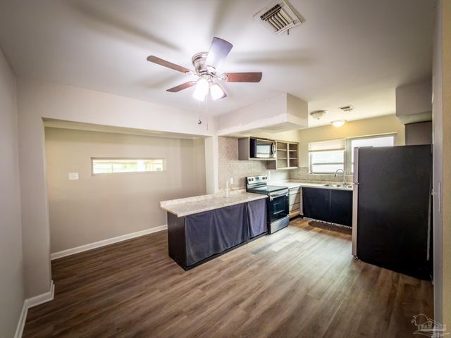 911 Springbrook Ave, Pensacola, FL 32505