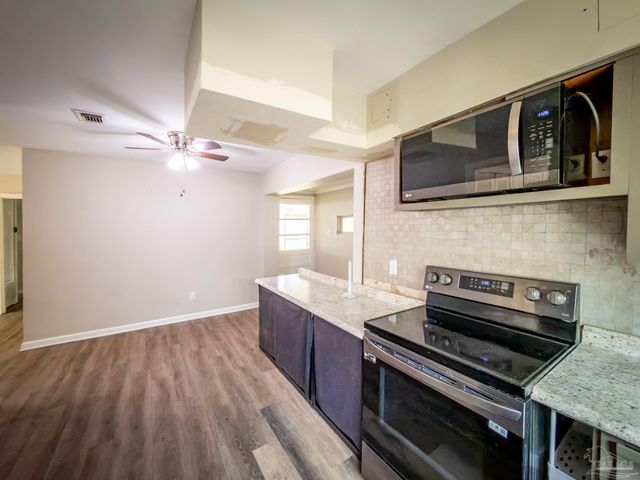 911 Springbrook Ave, Pensacola, FL 32505