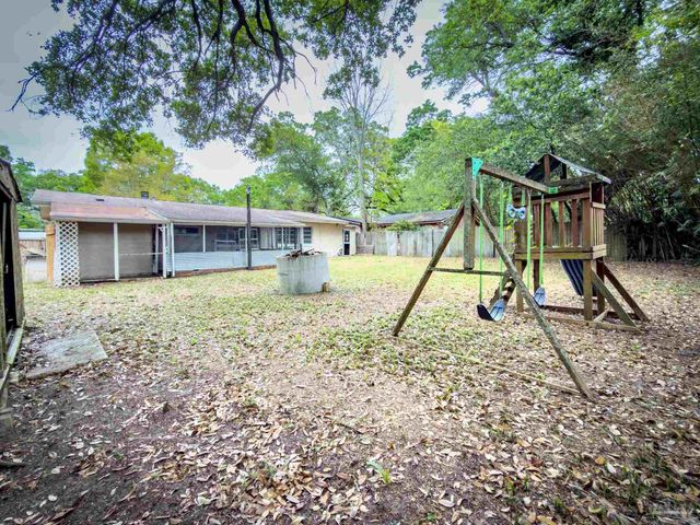 911 Springbrook Ave, Pensacola, FL 32505