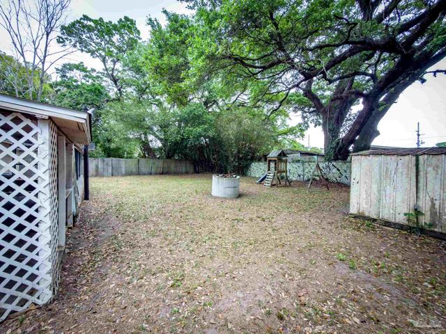 911 Springbrook Ave, Pensacola, FL 32505