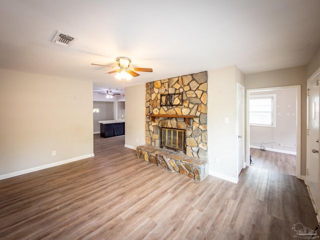 911 Springbrook Ave, Pensacola, FL 32505