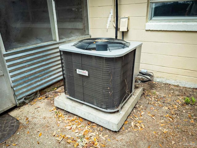 911 Springbrook Ave, Pensacola, FL 32505