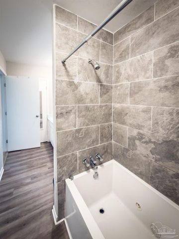 911 Springbrook Ave, Pensacola, FL 32505