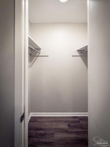 911 Springbrook Ave, Pensacola, FL 32505