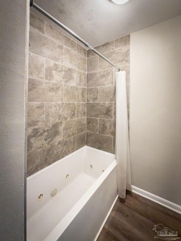 911 Springbrook Ave, Pensacola, FL 32505