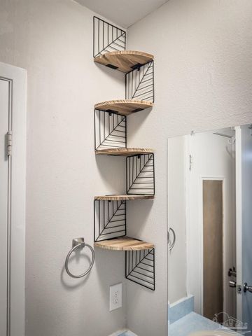 911 Springbrook Ave, Pensacola, FL 32505