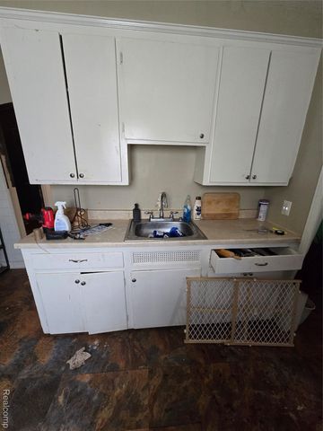 21767 Normandy Avenue, Eastpointe, MI 48021