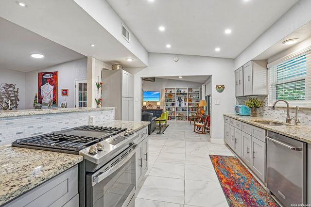250 Springwood Ln, San Antonio, TX 78216