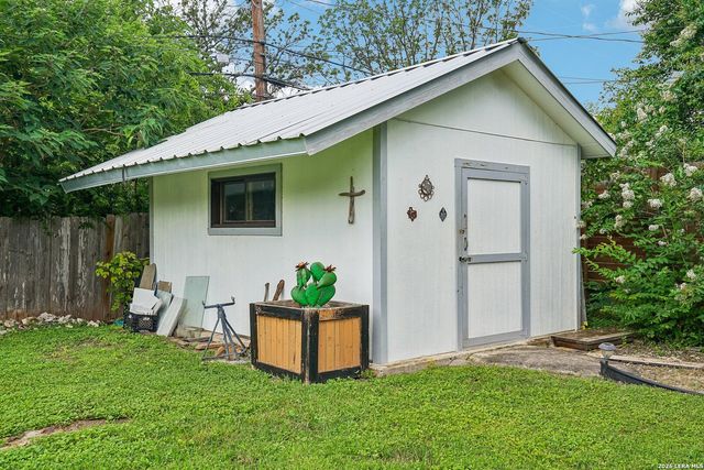 250 Springwood Ln, San Antonio, TX 78216
