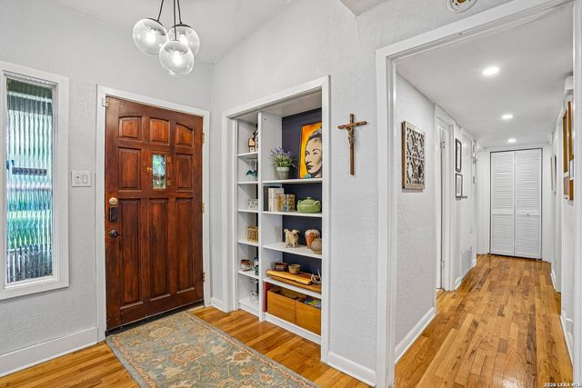 250 Springwood Ln, San Antonio, TX 78216