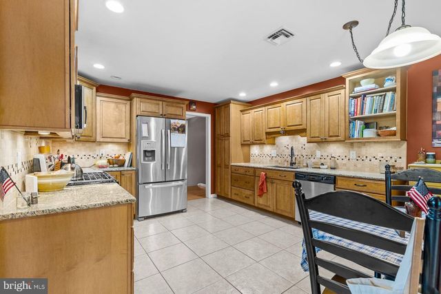 4462 WOODCREST DR, Elizabethtown, PA 17022