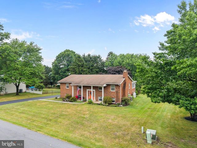 4462 WOODCREST DR, Elizabethtown, PA 17022