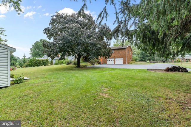 4462 WOODCREST DR, Elizabethtown, PA 17022