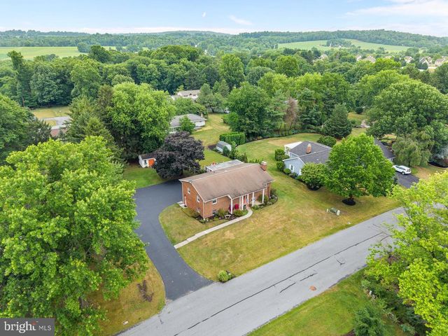 4462 WOODCREST DR, Elizabethtown, PA 17022