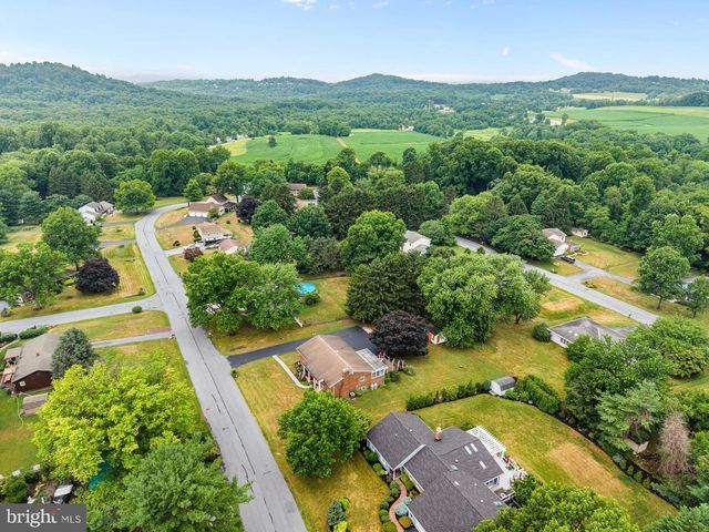 4462 WOODCREST DR, Elizabethtown, PA 17022