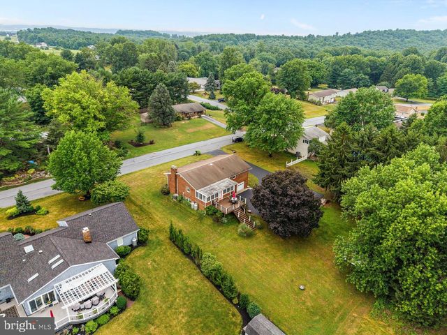 4462 WOODCREST DR, Elizabethtown, PA 17022