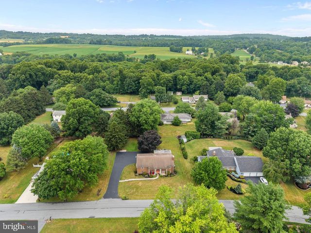 4462 WOODCREST DR, Elizabethtown, PA 17022