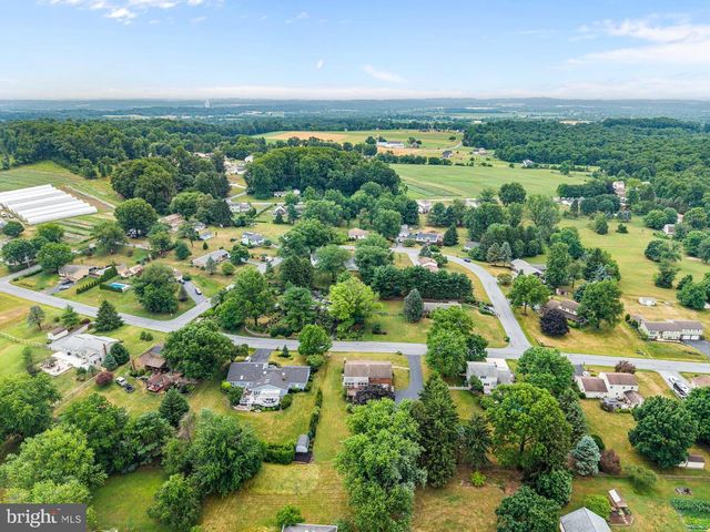 4462 WOODCREST DR, Elizabethtown, PA 17022