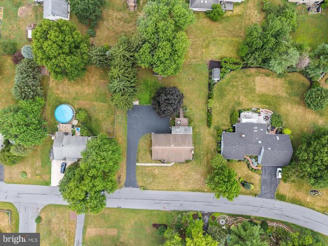 4462 WOODCREST DR, Elizabethtown, PA 17022