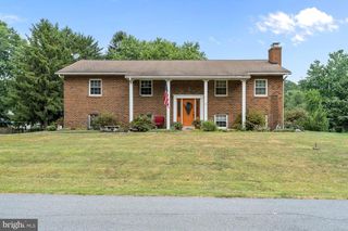 4462 WOODCREST DR, Elizabethtown, PA 17022