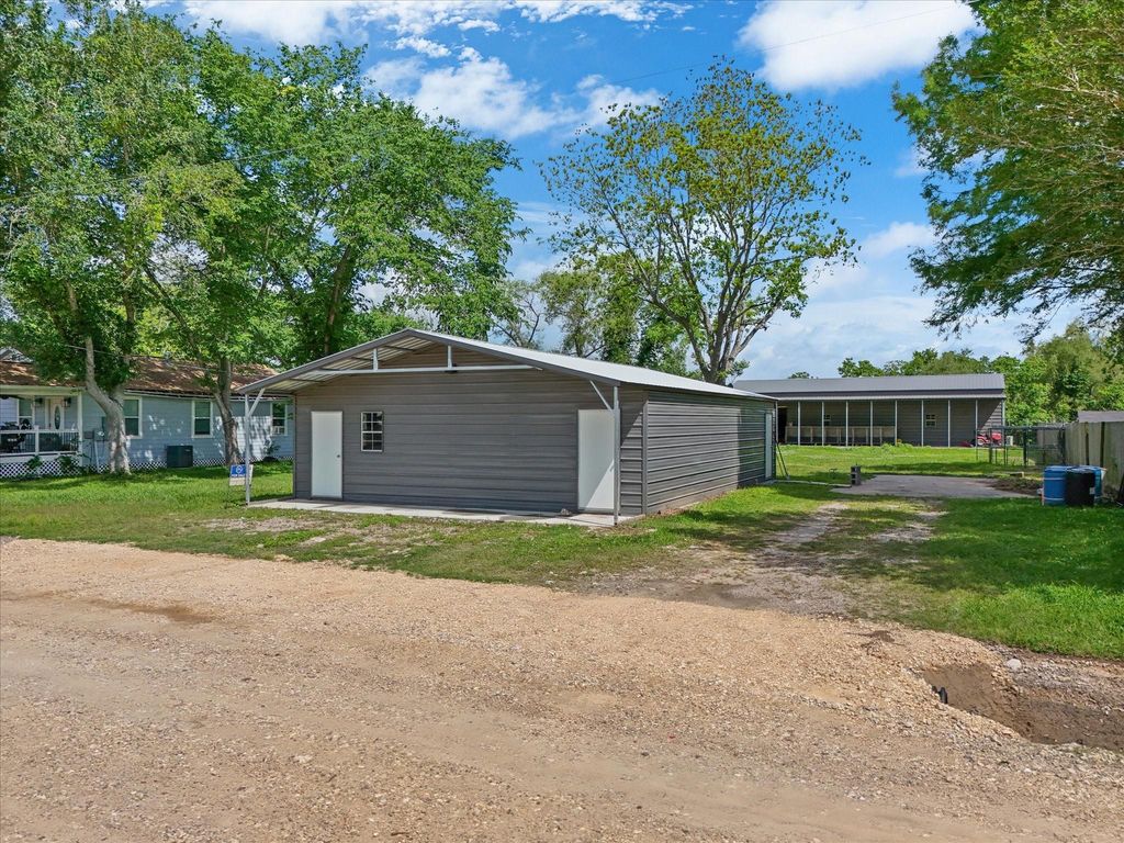 2225 Baratt Road, Friendswood, TX 77546