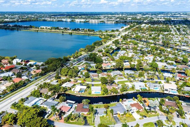 2000 NW 33rd Court, Oakland Park, FL 33309