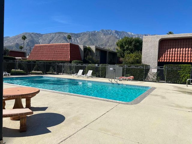 232 E Via Escuela C, Palm Springs, CA 92262
