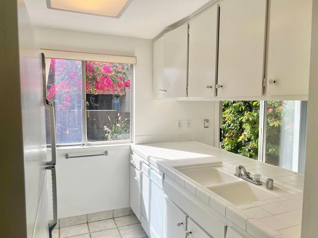 Image 11 of property listing at 232 E Via Escuela C, Palm Springs, CA 92262