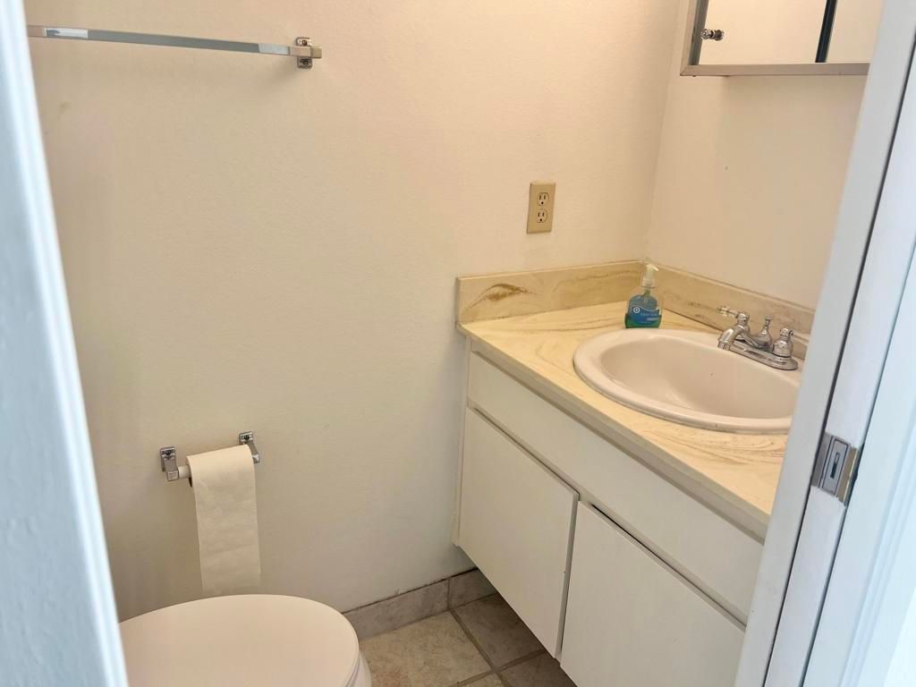 Image 13 of property listing at 232 E Via Escuela C, Palm Springs, CA 92262