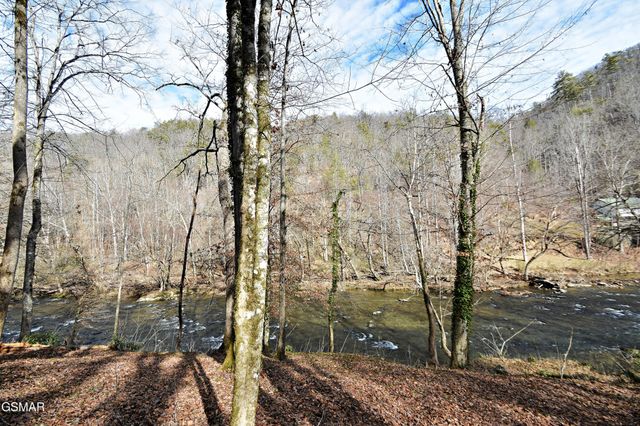 17 Twin Pines Way, Sevierville, TN 37876