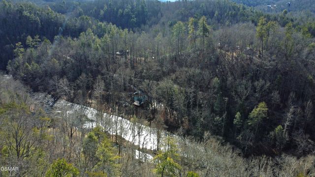 17 Twin Pines Way, Sevierville, TN 37876