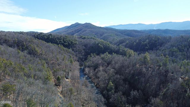 17 Twin Pines Way, Sevierville, TN 37876