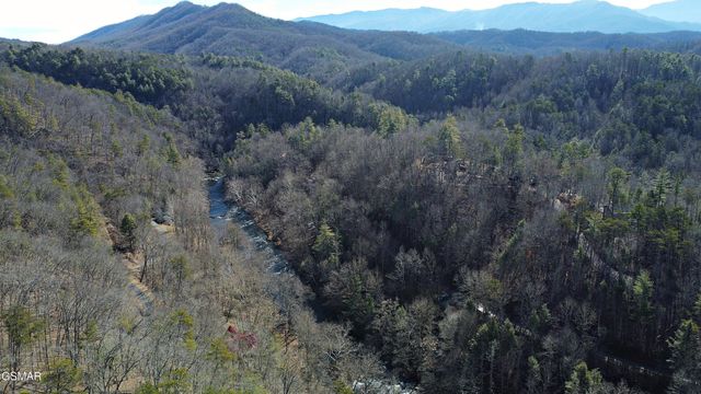 17 Twin Pines Way, Sevierville, TN 37876